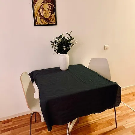 Silent Street, Downtown Apartament